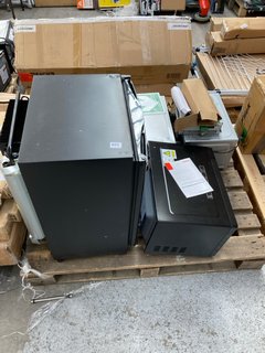 PALLET OF ASSORTED APPLIANCES TO INCLUDE TOSHIBA MICROWAVE: LOCATION - A8 (KERBSIDE PALLET DELIVERY)