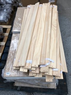 PALLET OF ASSORTED ITEMS TO INCLUDE BED SLATS: LOCATION - D1