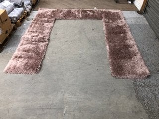 INDULGENCE RUG IN MINK SIZE : 270 X 280CM: LOCATION - D1