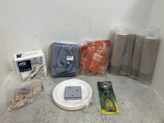 QTY OF ASSORTED ITEMS TO INCLUDE PACK OF DOUBLE WALLED COFFEE CUPS: LOCATION - D3