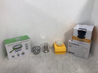 QTY OF ASSORTED ITEMS TO INCLUDE AIR FRYER ACCESSORIES: LOCATION - D3