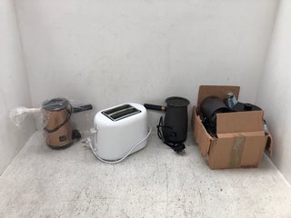 QTY OF ASSORTED APPLIANCES TO INCLUDE GOODMANS 2 SLICE TOASTER IN WHITE: LOCATION - D4