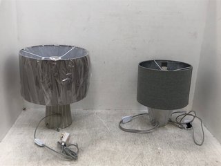 2 X ASSORTED JOHN LEWIS AND PARTNERS LIGHT ITEMS TO INCLUDE SCALLOP CONCRETE TABLE LAMP: LOCATION - D6