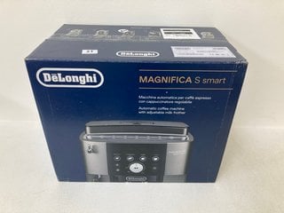 DELONGHI MAGNIFICA S SMART AUTOMATIC COFFEE MACHINE WITH ADJUSTABLE MILK FROTHER RRP - £329: LOCATION - WHITE BOOTH