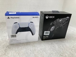 2 X ASSORTED PLAYSTATION AND XBOX CONTROLLERS: LOCATION - D7