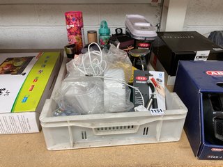QTY OF ASSORTED ITEMS TO INCLUDE MINI MICROWAVE POPCORN BOWLS & OXO DEEP CLEAN BRUSH: LOCATION - AR7