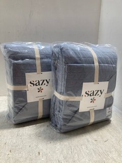2 X SAZY SOLID BEDSPREAD & PILLOW CASES IN GREY 250X260: LOCATION - AR12