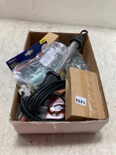 QTY OF ASSORTED ITEMS TO INCLUDE ELECTRIC GARAGE HANDY HANGING STRIP LIGHT & SAFETY GOGGLES: LOCATION - BR7