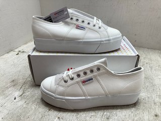 3 X SUPERGA WHITE TRAINERS IN UK SIZE 8: LOCATION - BR8