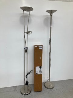 3 X ASSORTED FLOORSTANDING LIGHTING ITEMS TO INCLUDE 2 X CHROME UPLIGHTERS & TEAK COLOURED TRIPOD FLOOR STANDING LIGHT: LOCATION - A4