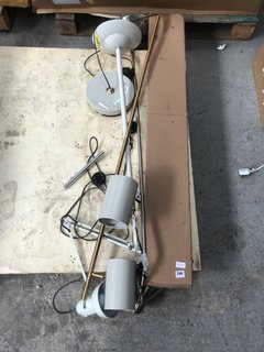 QTY OF ASSORTED LIGHTING ITEMS TO INCLUDE OFF WHITE FLOOR STANDING LAMP & BRUSHED BRASS FLOOR STANDING LAMP: LOCATION - B8