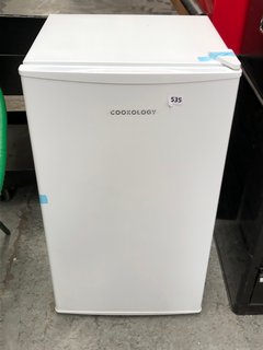 COOKOLOGY 80L FREESTANDING UNDER COUNTER FRIDGE AND ICE BOX IN WHITE UCIB80WH - RRP £140: LOCATION - A1