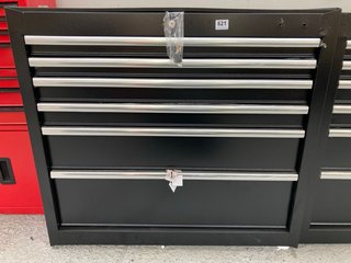 6 DRAWER LARGE METAL TOOL STORAGE UNIT IN BLACK WITH SILVER HANDLES TO INCLUDER KEYS: LOCATION - A1