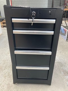 4 DRAWER TABLE TOP METAL TOOL STORAGE UNIT IN BLACK WITH SILVER HANDLES TO INCLUDE KEYS: LOCATION - A1