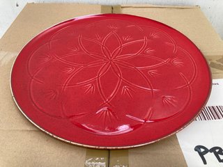 CHRISTINA SET OF 6 FLAT PLATES, RED, 32 CM - RRP £150: LOCATION - BR16