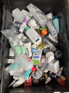 (COLLECTION ONLY) QTY OF ASSORTED ITEMS TO INCLUDE STERILE WATER & BLEACHING PASTE: LOCATION - BR17