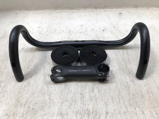 LEVEL BIKE HANDLEBAR IN BLACK TO INCLUDE LEVEL CARBON LOOK HANDLEBAR STEM AND PACK OF 2 HANDLEBAR GRIP TAPE IN BLACK - COMBINED RRP £88: LOCATION - AR5