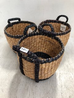 3 X SMALL ROPE STYLE WOVEN STORAGE BASKETS IN NATURAL AND BLACK: LOCATION - BR3