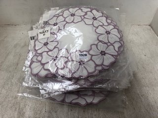 QTY OF HANNAH EMBROIDERED DAISY PLACEMAT AND COASTER SET, LILAC: LOCATION - BR6