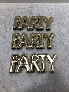 3 X PARTY DECORATIVE BUBBLE STYLE WORD ORNAMENTS IN GOLD EFFECT FINISH: LOCATION - BR12