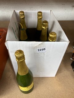 6 X HAPPY 40TH BIRTHDAY CHAMPAGNE BOTTLE STYLE CANDLES: LOCATION - AR17