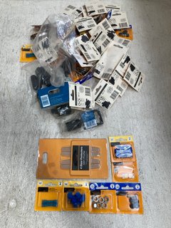 QTY OF ASSORTED ITEMS TO INCLUDE 35 AMP BLADE FUSES: LOCATION - BR20