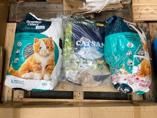 3 X ASSORTED BAGS OF CAT LITTER TO INCLUDE CATSAN AND BREEDER CELECT: LOCATION - B2