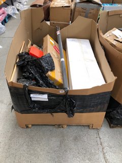 PALLET OF ASSORTED ITEMS TO INCLUDE ROYAL HOME FURNISHING FABRIC BLACKOUT ROLLER BLINDS IN DARK GREY: LOCATION - B3 (KERBSIDE PALLET DELIVERY)