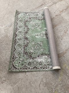 JOHN LEWIS & PARTNERS ANYDAY MACHINE MADE FLOOR RUG IN DUSTY GREEN : SIZE 160 X 230CM - RRP £280: LOCATION - A3