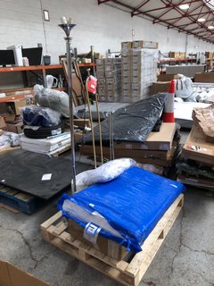 PALLET OF ASSORTED ITEMS TO INCLUDE ASSORTED FLOOR LAMPS: LOCATION - B9 (KERBSIDE PALLET DELIVERY)