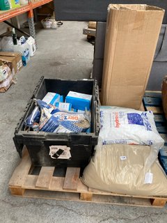 (COLLECTION ONLY) PALLET OF ASSORTED ITEMS TO INCLUDE DISPOSABLE FACE MASKS: LOCATION - A7