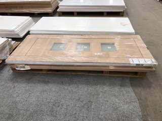 3 X ASSORTED DOORS TO INCLUDE EXTERNAL OAK M&T DOUBLE GLAZED TURIN WITH OBSCURE GLASS SIZE : 2032 X 813 X 44MM: LOCATION - A1