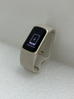 FITBIT CHARGE 5 SMARTWATCH IN LUNAR WHITE / SOFT GOLD: MODEL NO FB423 (WITH STRAP & CHARGER CABLE, MINOR COSMETIC IMPERFECTIONS) [JPTM113916] THIS PRODUCT IS FULLY FUNCTIONAL AND IS PART OF OUR PREMI