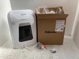 FELLOWES PAPER SHREDDER IN WHITE TO INCLUDE FELLOWES POWERSHRED P30C/ FS6C IN BLACK: LOCATION - A5