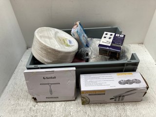 QTY OF ASSORTED ITEMS TO INCLUDE STAINLESS STEEL POTATO RICER AND DR BROWN'S MICROWAVE STEAM STERILIZER BAGS: LOCATION - A8