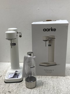 AARKE CARBONATOR SPARKLING WATER MAKER IN MATTE WHITE - RRP £179: LOCATION - A-1