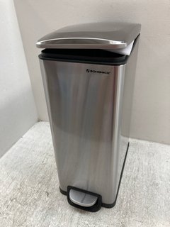 SONGMICS 30 LITRE PEDAL BIN IN STAINLESS STEEL: LOCATION - A10