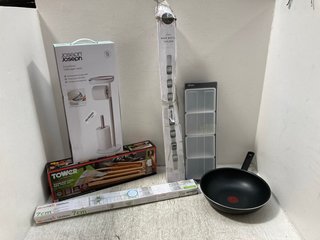QTY OF ASSORTED KITCHEN ITEMS TO INCLUDE TOWER 4 PIECE BOXED STAINLESS STEEL BBQ TOOL SET & TEFAL NON-STICK FRYING PAN: LOCATION - A12