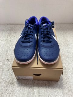 PAIR OF NIKE MENS ZOOM COURTLITE 3 TRAINERS IN MIDNIGHT NAVY/WHITE-PHANTOM - SIZE UK 10: LOCATION - A15