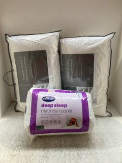3 X ASSORTED BED ITEMS TO INCLUDE SILENTNIGHT DEEP SLEEP DOUBLE MATTRESS TOPPER AND RELMON SUPERIOR COMFORT DEEP LATEX PILLOW: LOCATION - A1