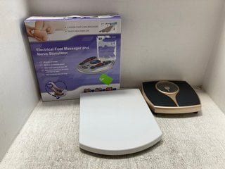3 X ASSORTED ITEMS TO INCLUDE ELECTRICAL FOOT MASSAGER & FOOT STIMULATOR AND TOILET SEAT WITH LID: LOCATION - A2