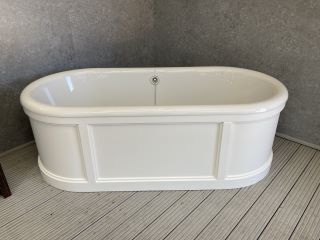 (COLLECTION ONLY) BURLINGTON LONDON SURROUND BATH WITH MATT WHITE PANEL FINISH, 1800 X 850MM COMPLETE WITH TRADITIONAL STYLE PLUG & CHAIN WASTE (MINOR MARK TO BATH PANEL BASE) - RRP £2364: LOCATION -