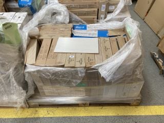 PALLET OF ASSORTED TILES TO INCLUDE VILLEROY & BOCH 400 X 250MM CERAMIC WALL TILES - RRP £900: LOCATION - D1 (KERBSIDE PALLET DELIVERY)