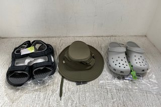 3 X ASSORTED CLOTHING ITEMS TO INCLUDE CLASSIC GREY CROCS SIZE M6/W8: LOCATION - WH3