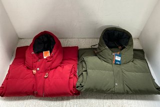 SUPERDRY EVEREST HOODED PUFFER GILET IN GREEN SIZE LARGE TO INCLUDE SUPERDRY HOODED EVEREST GILET IN RED SIZE SMALL: LOCATION - WH3