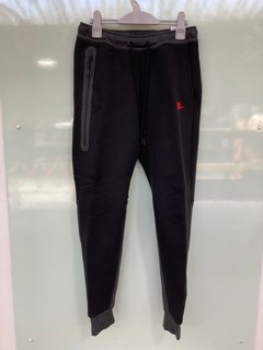 NIKE TECH SLIM TAPER LEG TRACKSUIT BOTTOMS IN BLACK SIZE SMALL: LOCATION - WH3