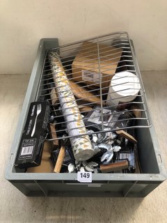 QTY OF ASSORTED HOUSEHOLD ITEMS TO INCLUDE BOX OF 12 GENWARE TABLE FORKS: LOCATION - WH5