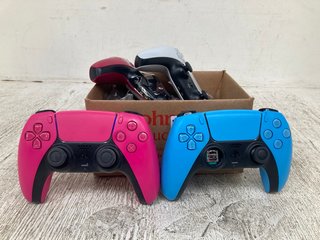 4 X PLAYSTATION 5 CONTROLLERS IN VARIOUS COLOURS TO INCLUDE PINK: LOCATION - E17