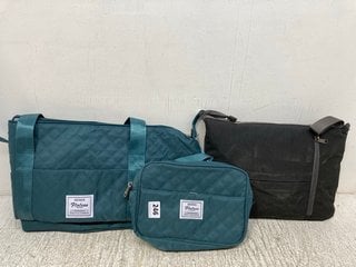 3 X ASSORTED TRAVEL BAGS TO INCLUDE CAMILL EMMA FLOLESS WORKSHOP LIMITED EDITION TRAVEL BAG IN TEAL: LOCATION - H15