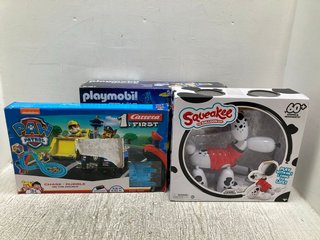 3 X ASSORTED CHILDRENS TOYS TO INCLUDE PLAYMOBIL SPACESHIP: LOCATION - G3